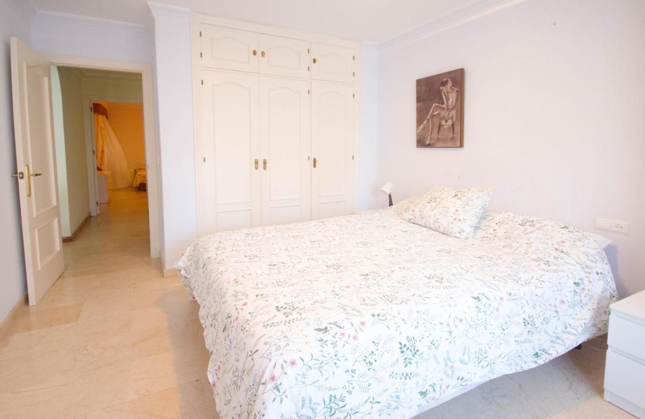 Aparment Neptuno- Located On The Promenade A Few Metres From The Beach. Estepona Eksteriør bilde